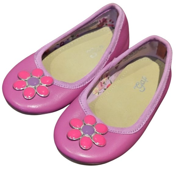 3/$20 🏷 Gap Toddler Flats Size 7 - Picture 1 of 3